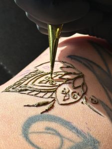 Prírodná henna na telo – dočasné tetovanie – Infernno Tattoo Pezinok Infernno on the Road Chorvátsko (Pakoštane)